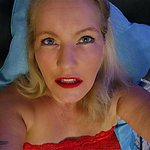 Hübsche Blondine aus Baunatal